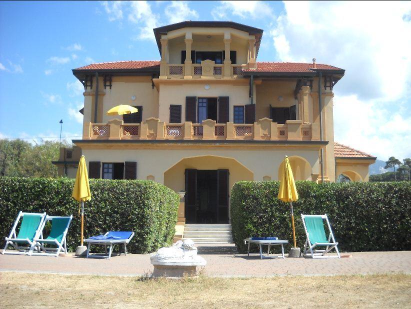 Ostello Apuano Marina Di Carrara Εξωτερικό φωτογραφία